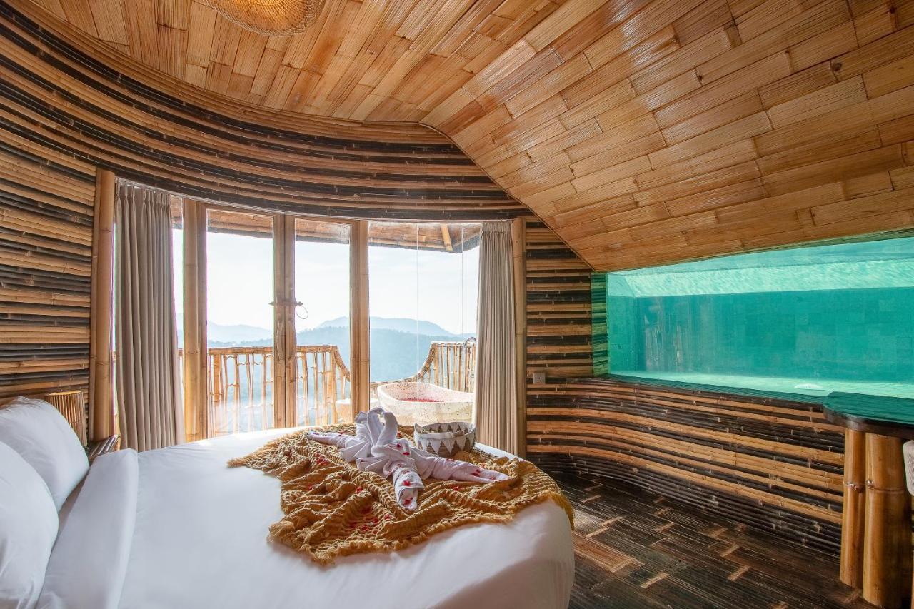 Cliffside Bamboo Treehouse With Heated Pool And View
