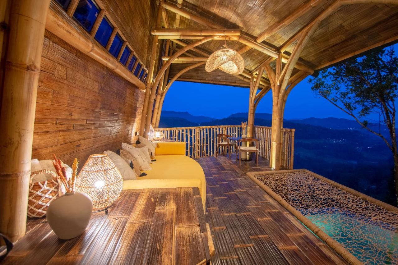 Cliffside Bamboo Treehouse With Heated Pool And View Bungbungan
