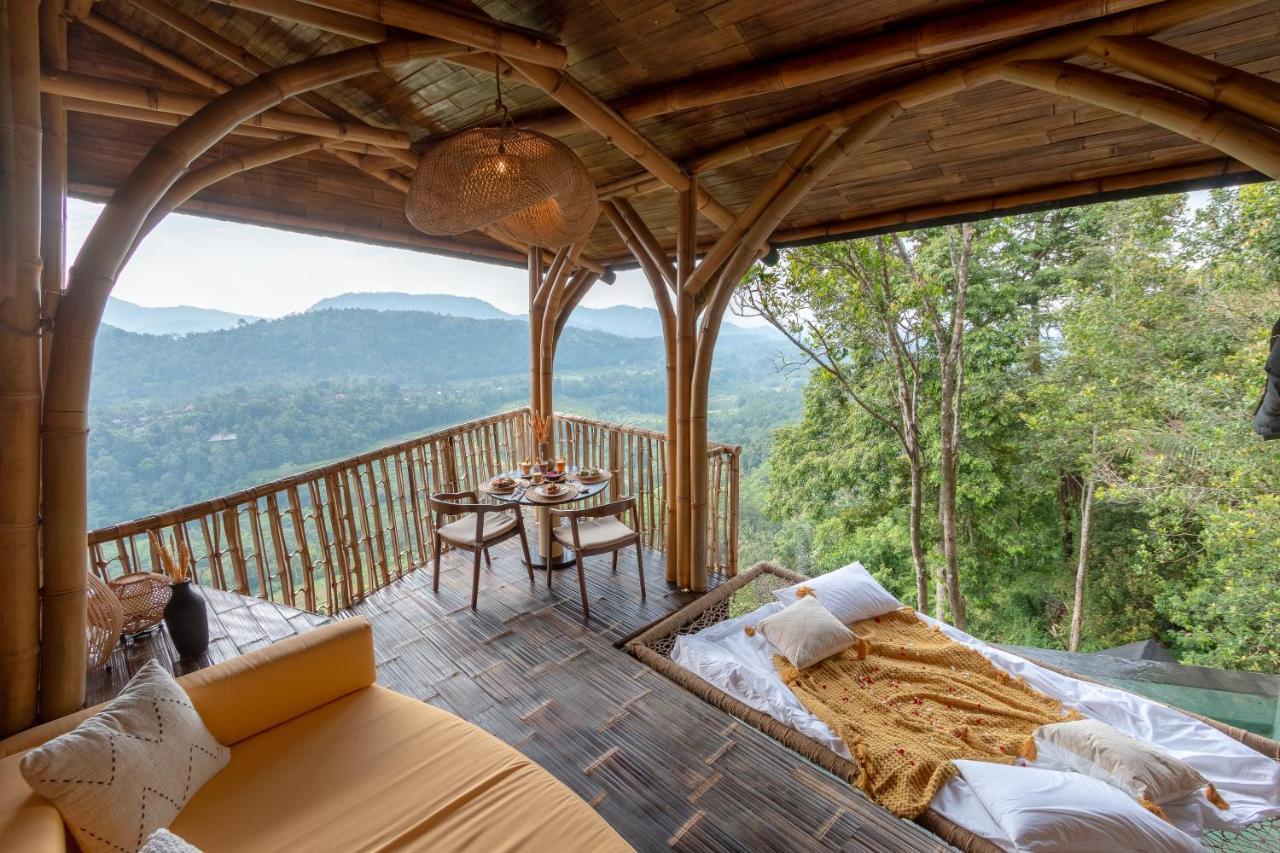 Cliffside Bamboo Treehouse With Heated Pool And View Bungbungan