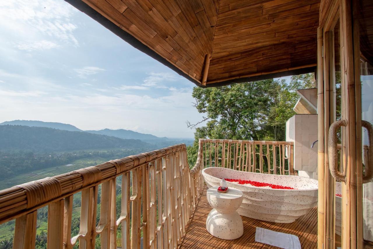 Villa Cliffside Bamboo Treehouse With Heated Pool And View Bungbungan